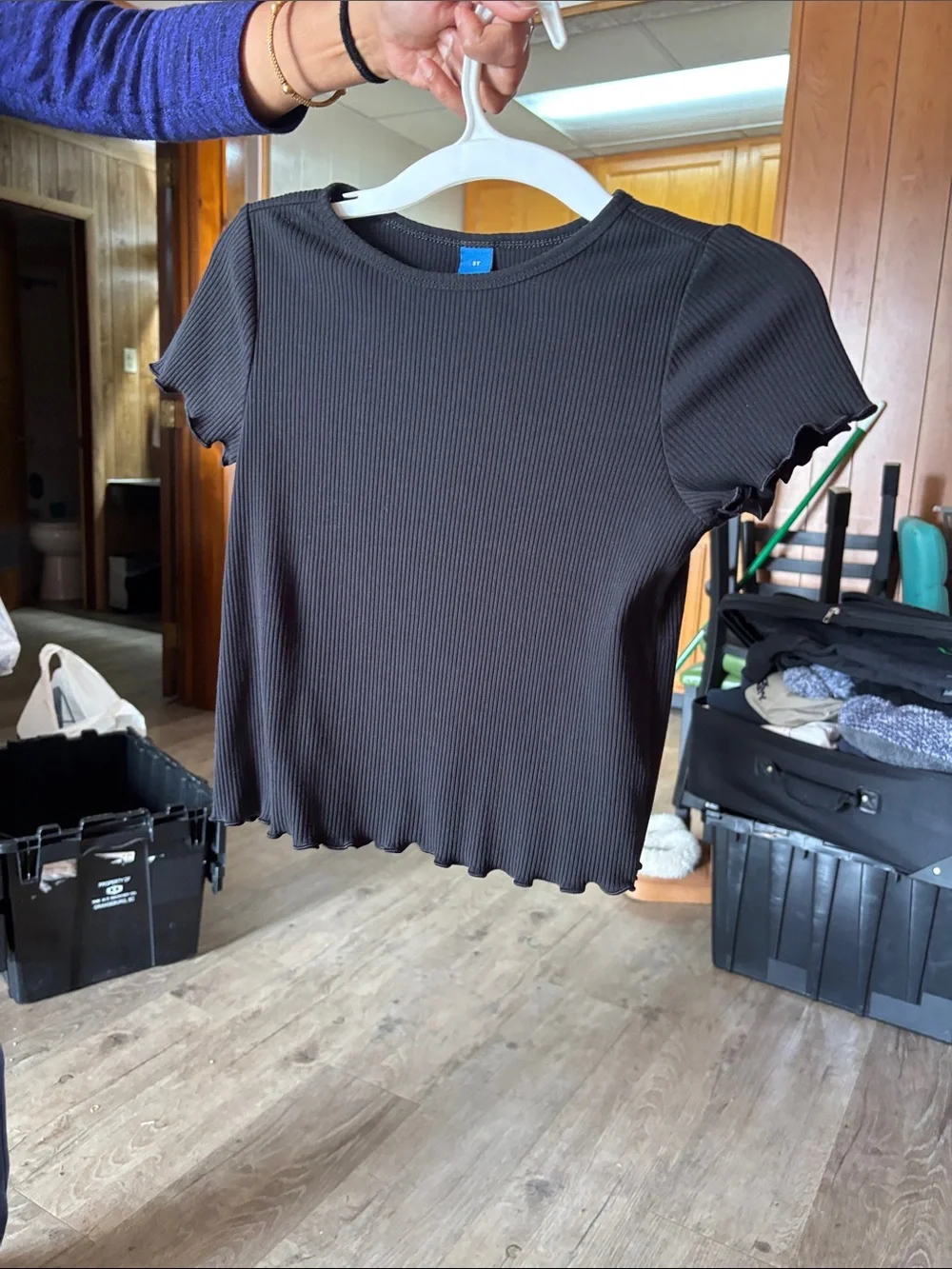 Old Navy Black Ribbed Lettuce-Edge Crop Tee
